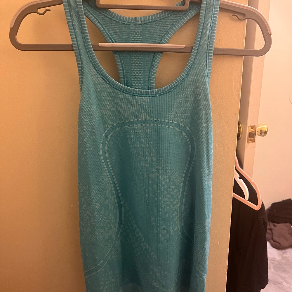 Lululemon tank